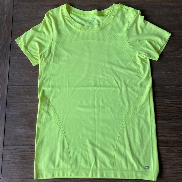 Lot of 3 GapFit workout tees - Picture 3 of 7